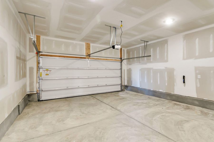 Spacious, unfurnished interior of a new home in Tidewater at Lakes of Cane Bay, Summerville (Image 30). Spacious, unfurnished interior of a new home in Tidewater at Lakes of Cane Bay, Summerville (Image 30).