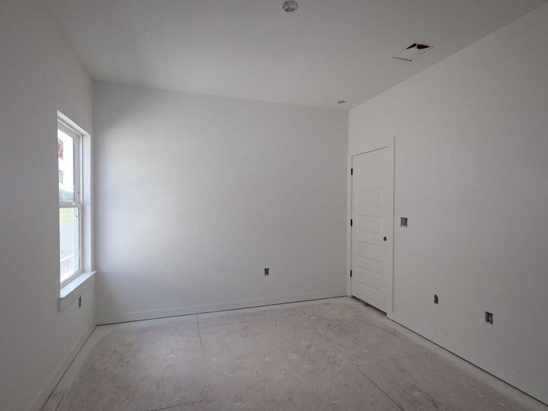 Spacious, unfurnished interior of a new home in Barksdale, Leander (Image 16).
