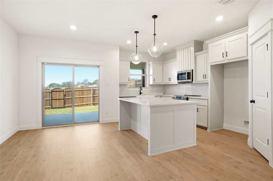 Furnished interior view inside a new home in , Weatherford (Image 6).