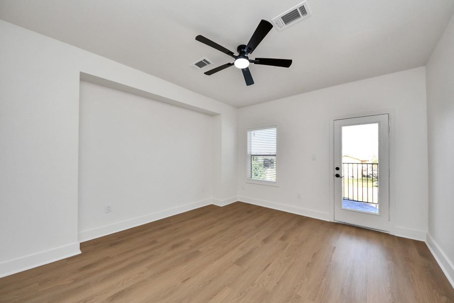 Spacious, unfurnished interior of a new home in , Houston (Image 25).