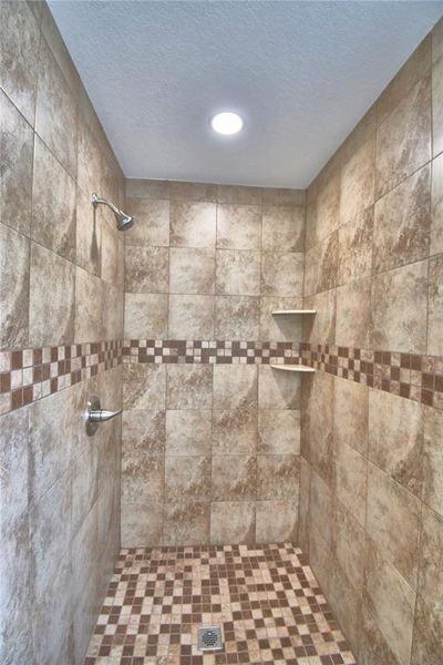 Close-up of interior finishes inside a home in , Bartow (Image 19).