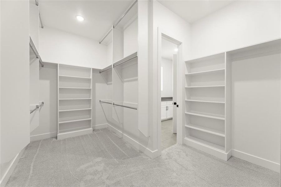 42. 4770 Zelder - Closet