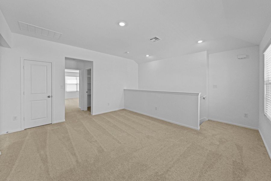 Spacious, unfurnished interior of a new home in Sunset Oaks: Ridgepointe Collection, Maxwell (Image 17). Spacious, unfurnished interior of a new home in Sunset Oaks: Ridgepointe Collection, Maxwell (Image 17).