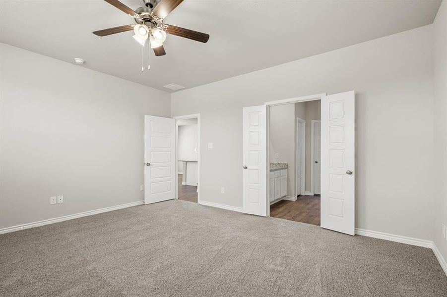 Spacious, unfurnished interior of a new home in Rocky Creek Crossing, Fort Worth (Image 9). Spacious, unfurnished interior of a new home in Rocky Creek Crossing, Fort Worth (Image 9).