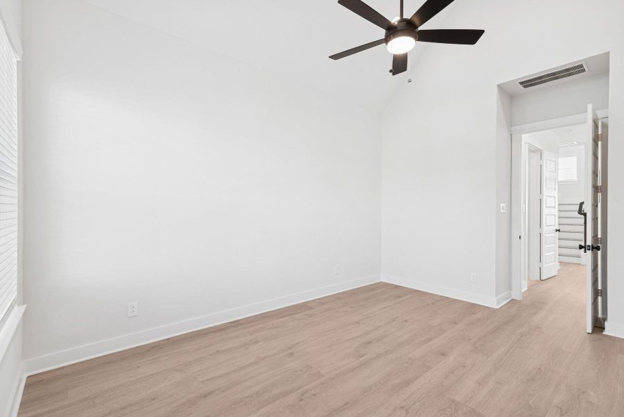 Spacious, unfurnished interior of a new home in Retreat at Oak Park, Houston (Image 16). Spacious, unfurnished interior of a new home in Retreat at Oak Park, Houston (Image 16).