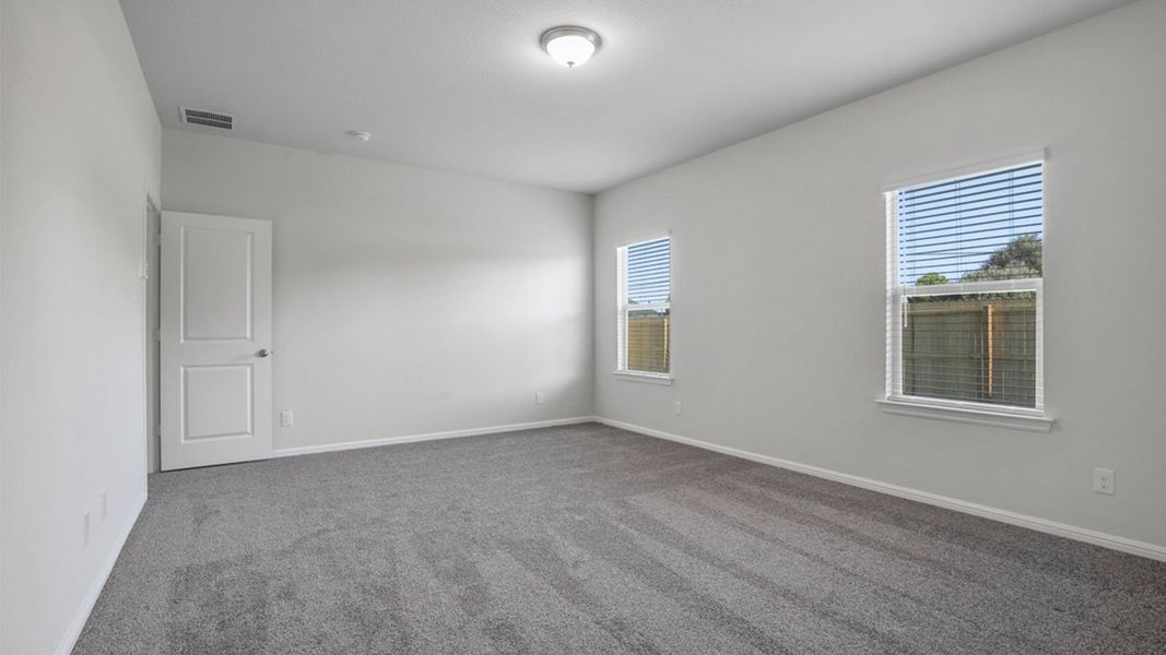 Representative unfurnished interior of a home built from the Ozark by D.R. Horton in Saratoga, Granbury (Image 22).
