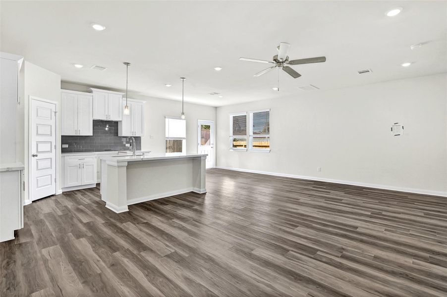 Spacious, unfurnished interior of a new home in Aldine Pines, Houston (Image 17).