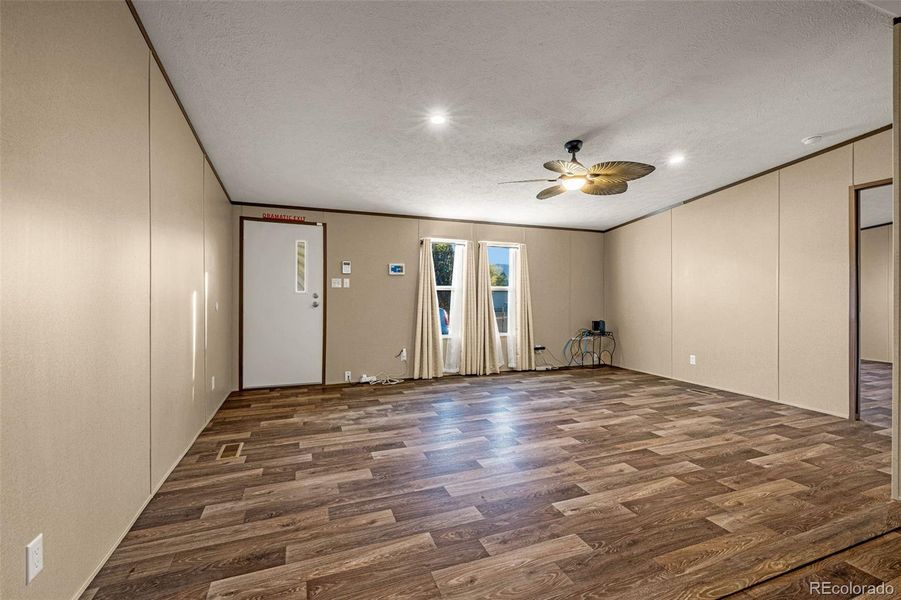 Spacious, unfurnished interior of a new home in , Cañon City (Image 8).