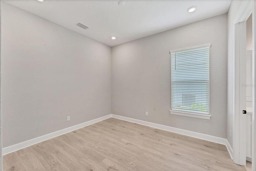 Spacious, unfurnished interior of a new home in , Bradenton (Image 46).