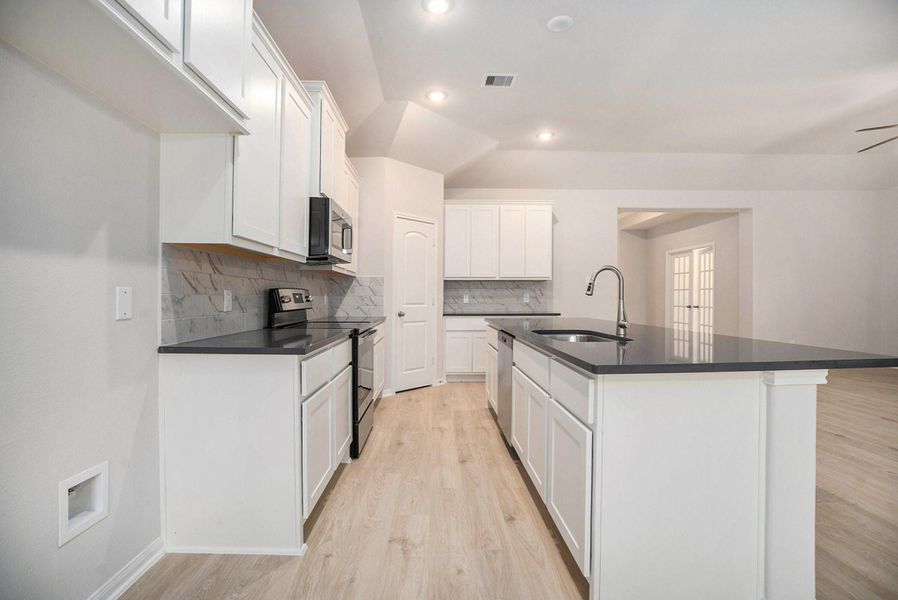 Image 8 of a home in Encino Estates. Image 8 of a home in Encino Estates.