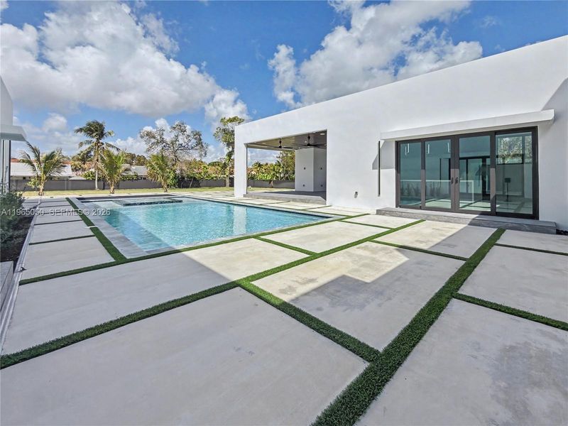 Exterior details and patio area of a home in , Miami (Image 22).