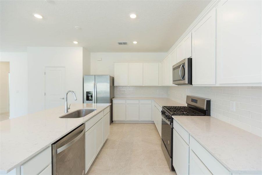 Furnished interior view inside a new home in Valri Forest, Valrico (Image 12). Furnished interior view inside a new home in Valri Forest, Valrico (Image 12).