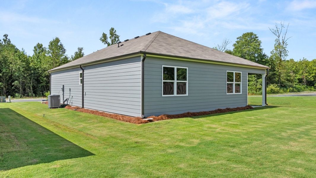 Exterior details and patio area of a home in Northberry, Rome (Image 17).