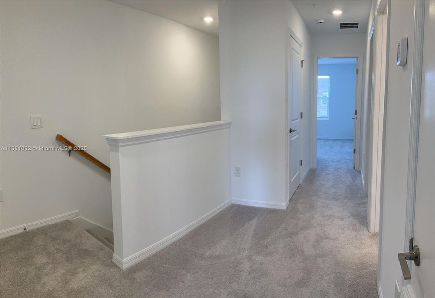 Spacious, unfurnished interior of a new home in , St. Cloud (Image 10).