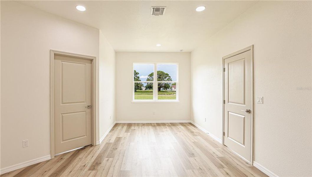 Spacious, unfurnished interior of a new home in , Sebring (Image 25).
