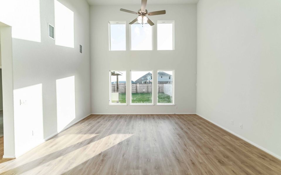 Spacious, unfurnished interior of a new home in Santa Rita Ranch, Georgetown (Image 20).