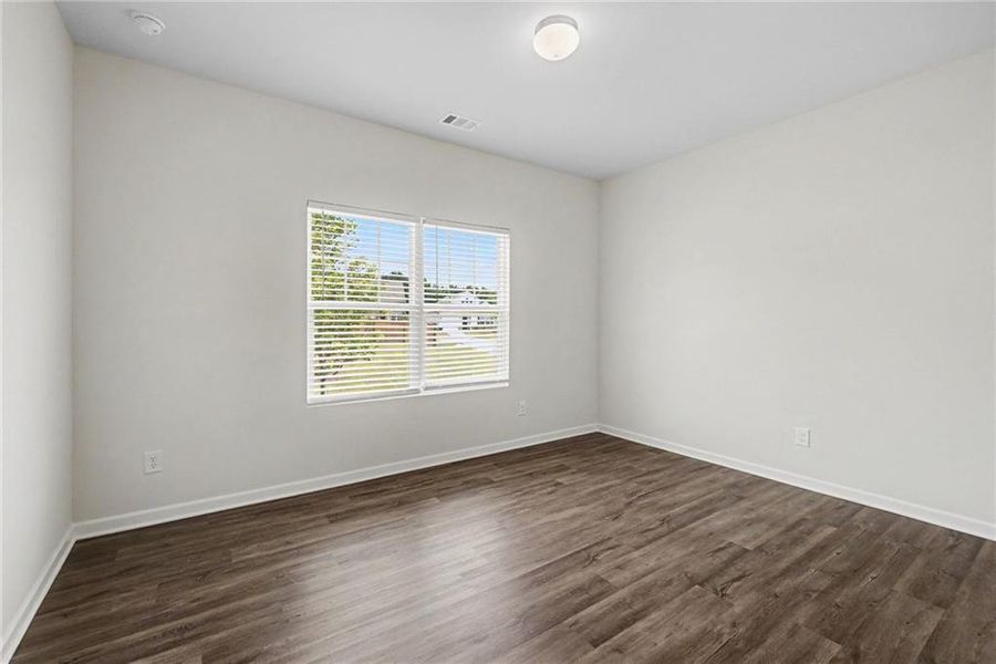 Spacious, unfurnished interior of a new home in Villages at Cedar Hill, Dallas (Image 28).