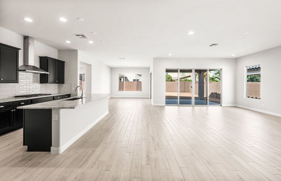 Spacious, unfurnished interior of a new home in Artisan at Asante, Surprise (Image 22).
