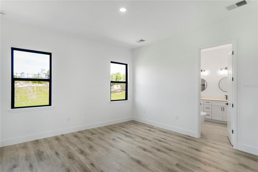 Spacious, unfurnished interior of a new home in , Ocala (Image 38).