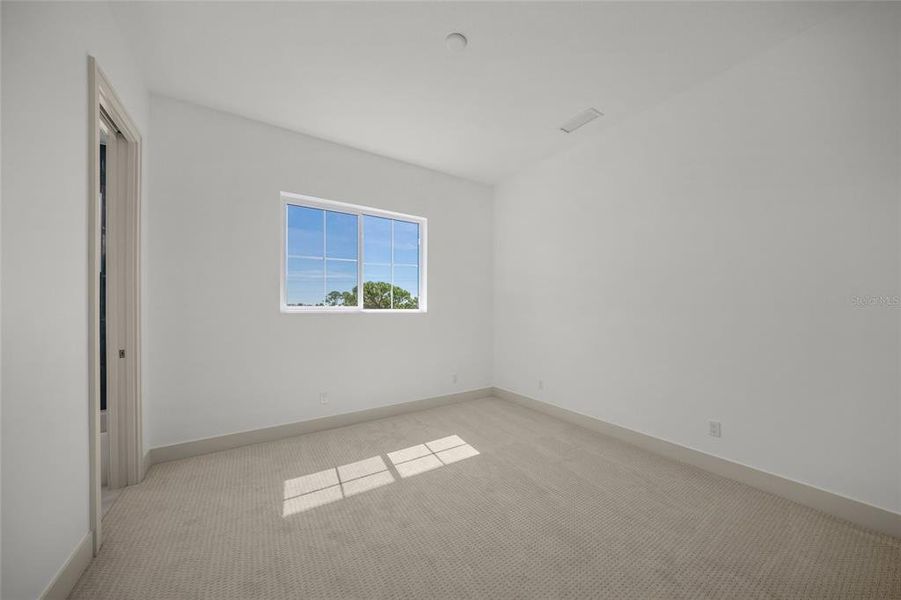 Spacious, unfurnished interior of a new home in , Venice (Image 25).