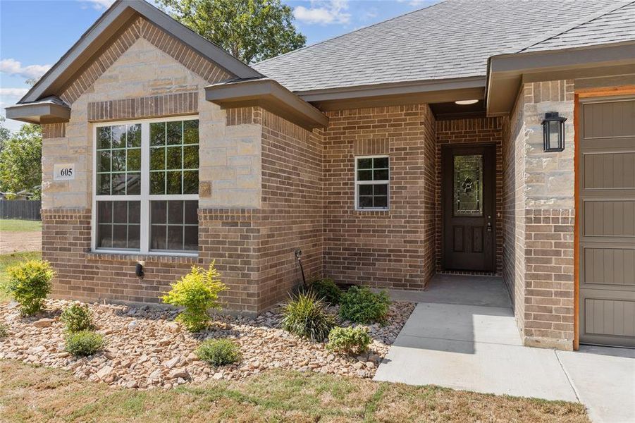 Exterior details and patio area of a home in , Cleburne (Image 20).