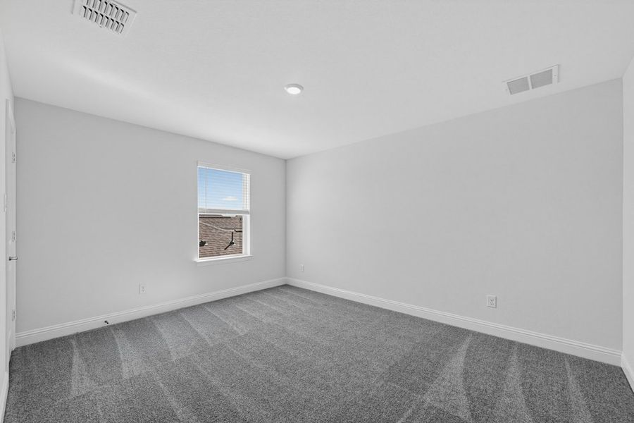 Spacious, unfurnished interior of a new home in Madero 50s, Fort Worth (Image 23).