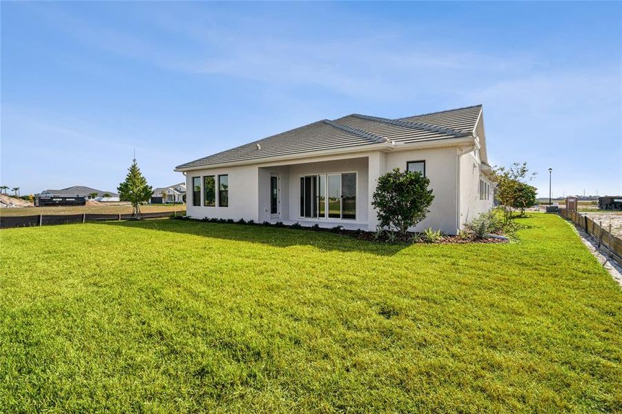 Exterior details and patio area of a home in Palmera Wellen Park - Classic Series, Venice (Image 26).