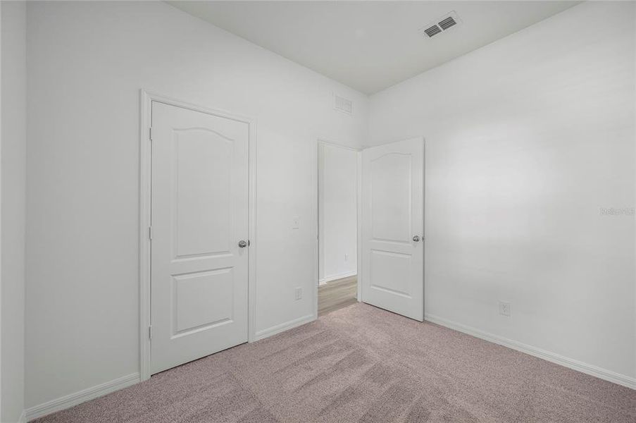 Spacious, unfurnished interior of a new home in Gum Lake Preserve, Lake Alfred (Image 21).