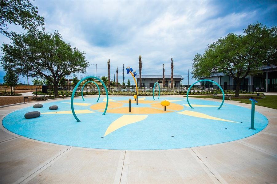 Community amenities in Candela, Richmond (Image 4).