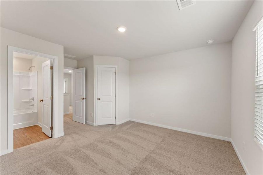 Spacious, unfurnished interior of a new home in Reserve at Gum Springs, Jefferson (Image 26).