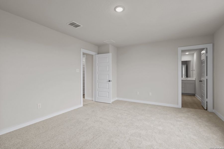 Spacious, unfurnished interior of a new home in Applewhite Meadows, San Antonio (Image 18).