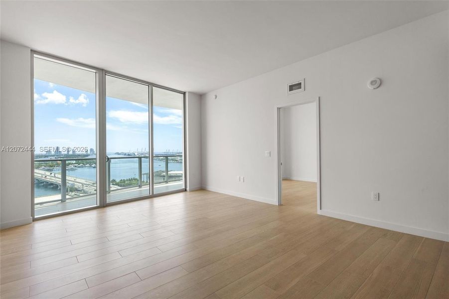 Spacious, unfurnished interior of a new home in , Miami (Image 14).