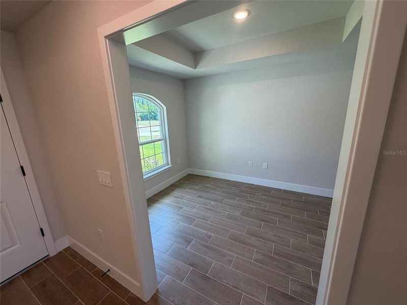 Spacious, unfurnished interior of a new home in Port Charlotte, Port Charlotte (Image 10).
