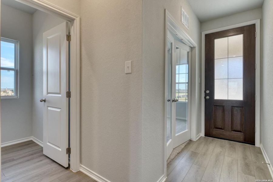 Spacious, unfurnished interior of a new home in , Schertz (Image 16).
