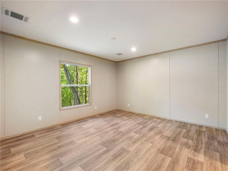Spacious, unfurnished interior of a new home in , Gainesville (Image 37).