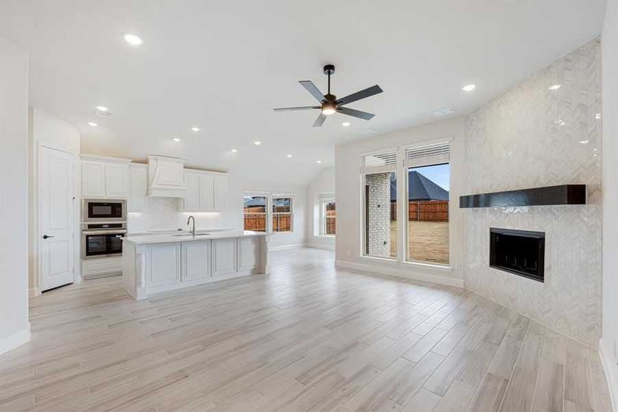 Spacious, unfurnished interior of a new home in Sunrise at Garden Valley, Waxahachie (Image 18).