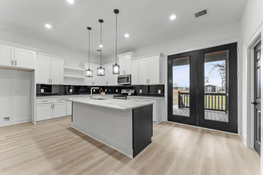 Tons of cabinets and storage space with elegant, high-end finishes. Tons of cabinets and storage space with elegant, high-end finishes.