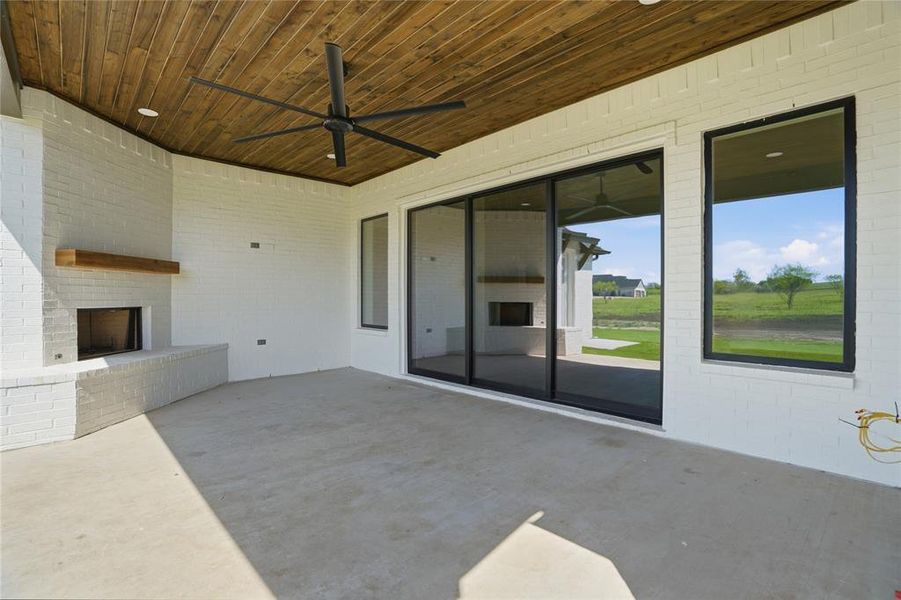 Exterior details and patio area of a home in Summit Ranch, Aledo (Image 3).