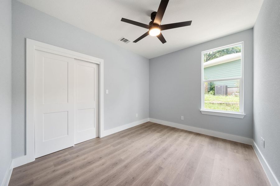 Spacious, unfurnished interior of a new home in , Bastrop (Image 26).