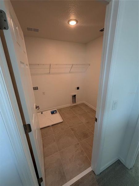 Spacious, unfurnished interior of a new home in Eagletail Landings, Howey-in-the-Hills (Image 6).