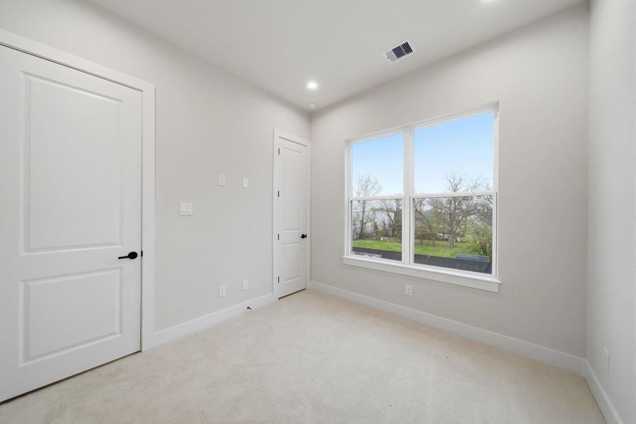 Spacious, unfurnished interior of a new home in , Houston (Image 35).