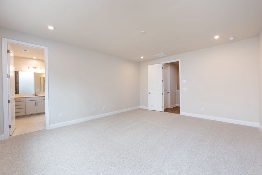 Spacious, unfurnished interior of a new home in Southbridge, Fort Mill (Image 39).