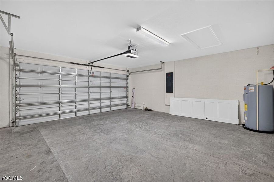 Spacious, unfurnished interior of a new home in Cape Coral, Cape Coral (Image 28). Spacious, unfurnished interior of a new home in Cape Coral, Cape Coral (Image 28).