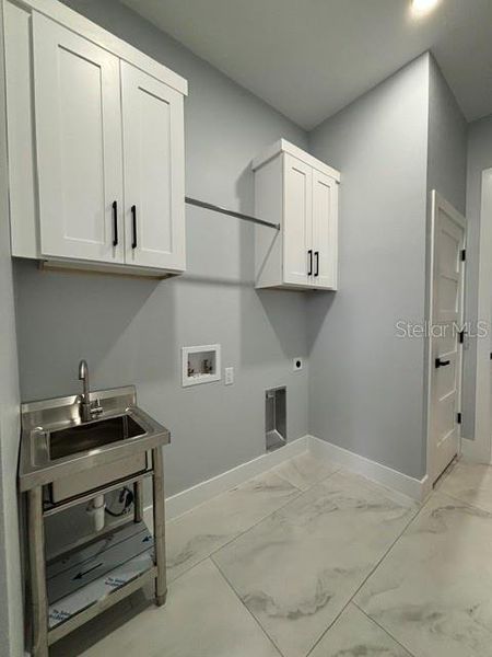 Furnished interior view inside a new home in , Wesley Chapel (Image 13).