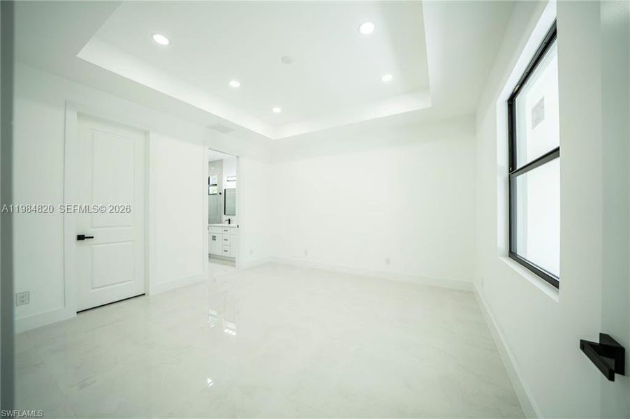 Spacious, unfurnished interior of a new home in , Lehigh Acres (Image 13).