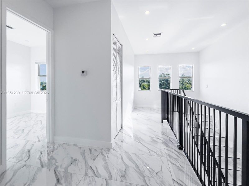 Spacious, unfurnished interior of a new home in , Port St. Lucie (Image 23).