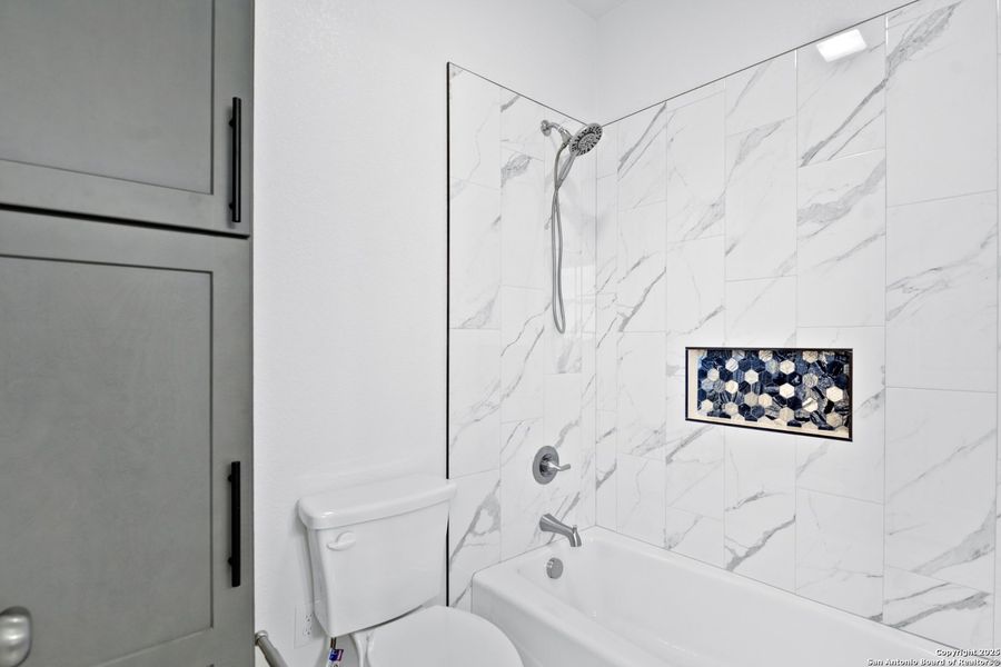 Furnished interior view inside a new home in , Uvalde (Image 10).