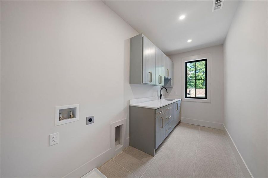 Furnished interior view inside a new home in , Atlanta (Image 19).
