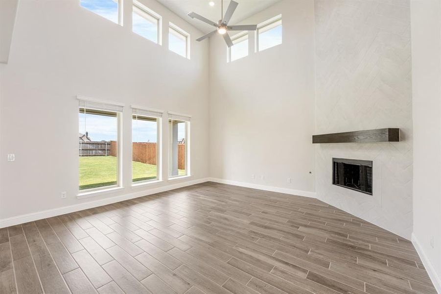 Spacious, unfurnished interior of a new home in Sunrise at Garden Valley 60-79, Waxahachie (Image 30). Spacious, unfurnished interior of a new home in Sunrise at Garden Valley 60-79, Waxahachie (Image 30).