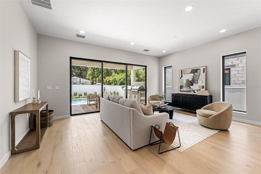 Furnished interior view inside a new home in , Orlando (Image 10).
